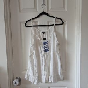 Torrid Size 1X White Cami With Blue Embroidery Detail